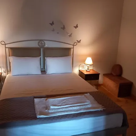 Sweet Red Casa de Férias Asprogerakata